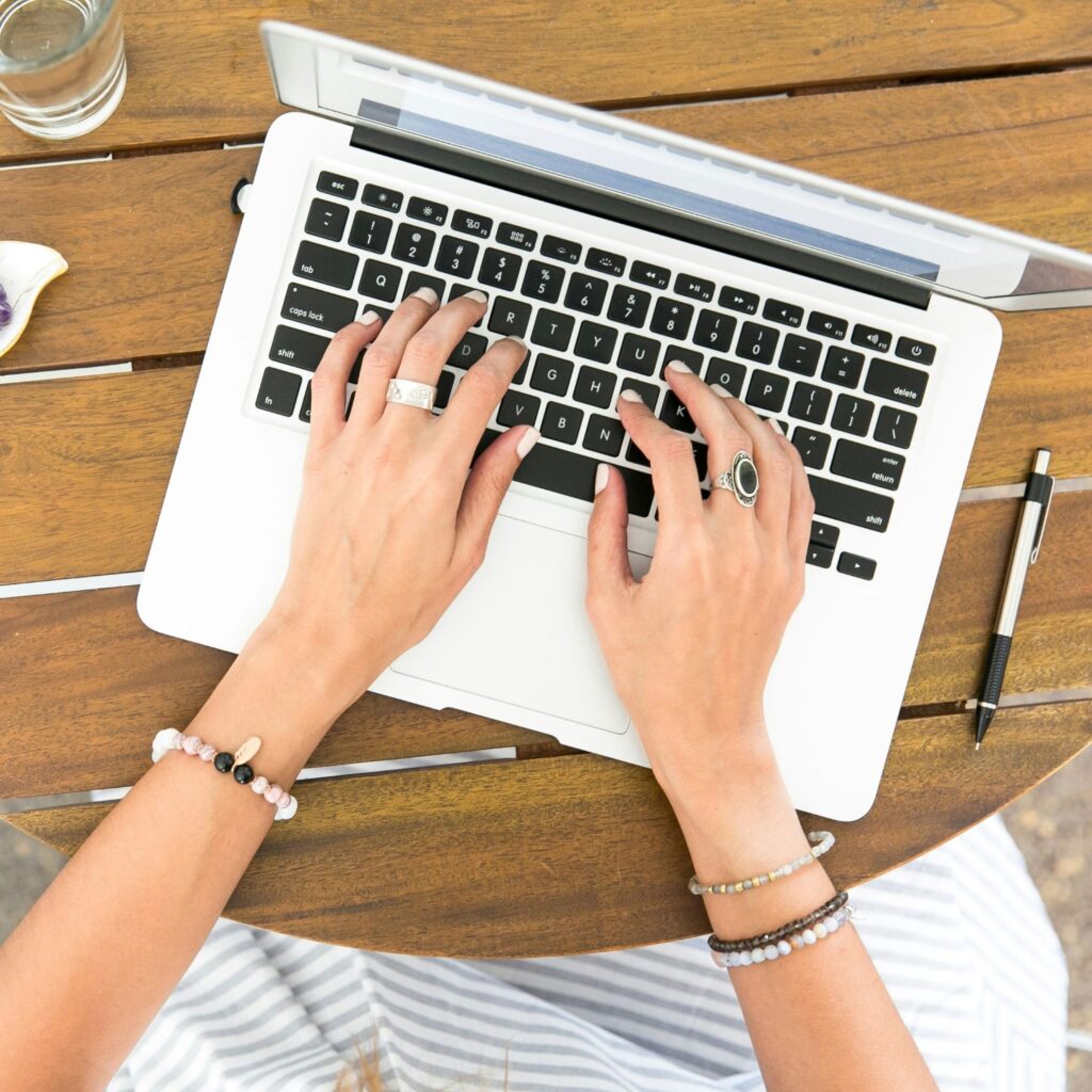 amelia-bartlett-OgT83CPGbQI-unsplash